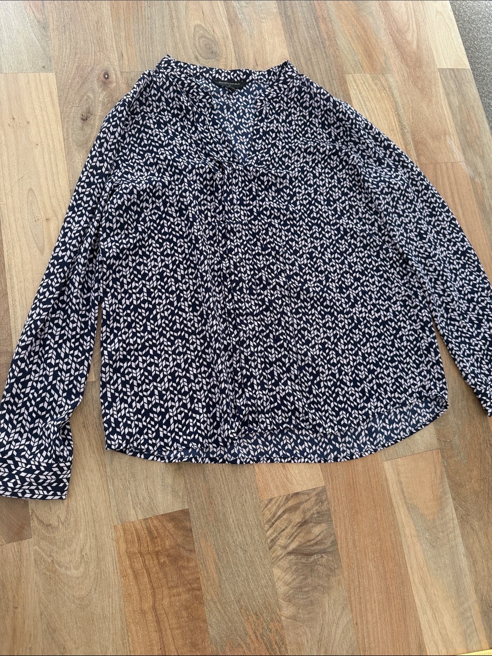 Banana Republic Navy and Light Pink Print Long-Sleeve V neck Blouse